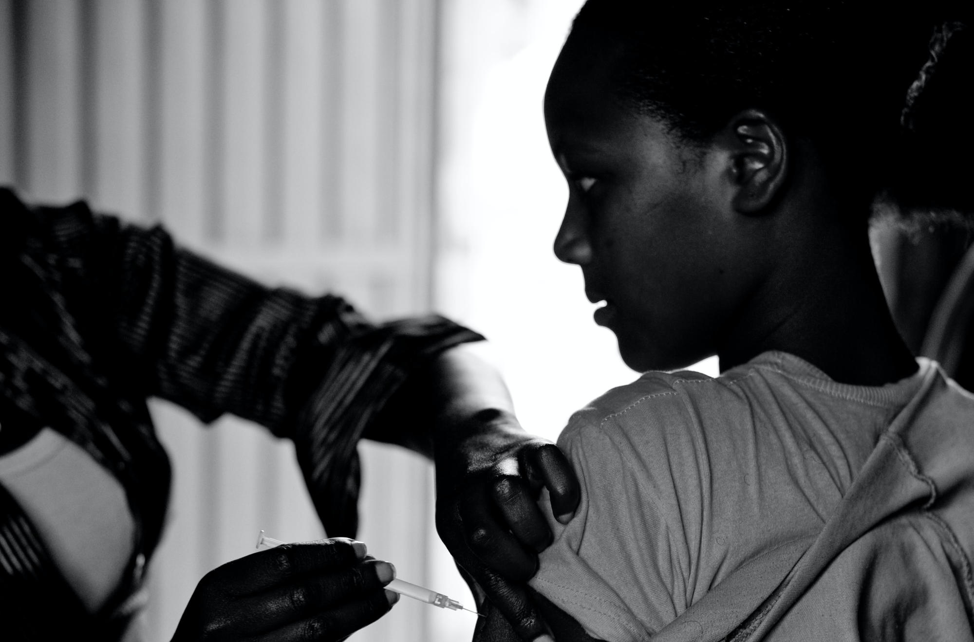 An African girl gets vaccine